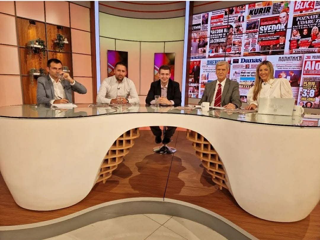Milan Carić u televizijskom studiju